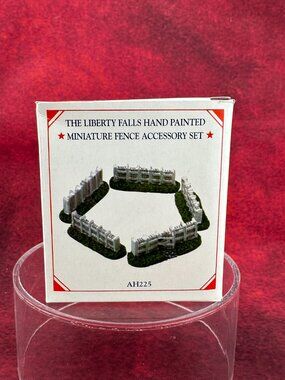 THE LIBERTY FALLS HAND PAINTED PEWTER MINIATURE FENCE ACCESORY SET